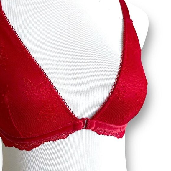 Victorias Secret Bralette M Red Lace Velvet Wireless Bra Front Close Valentines - Picture 3 of 6